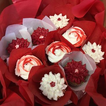 red cupcake bouquet